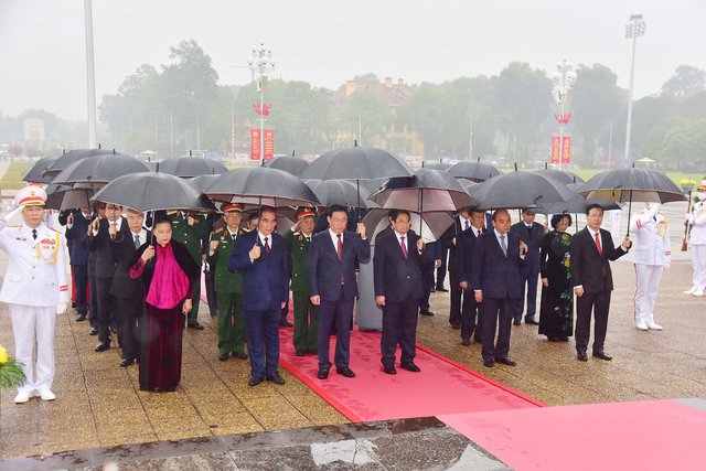 Lãnh đạo Đảng, Nhà nước vào Lăng viếng Chủ tịch Hồ Chí Minh; tưởng niệm các Anh hùng liệt sĩ